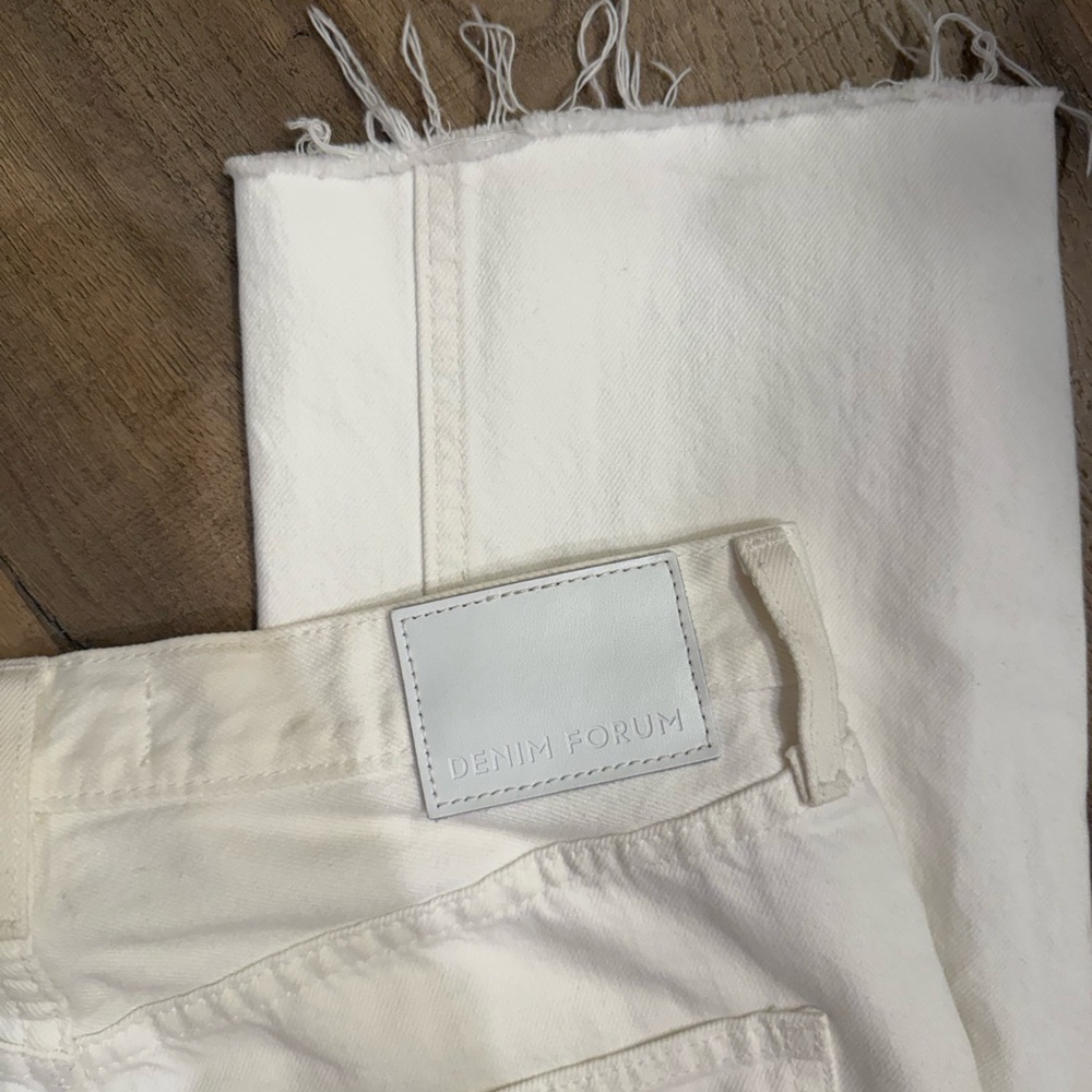 Aritzia Denim Forum Straight Leg Jeans in Cream-White with Raw Hem